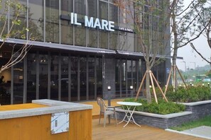 Breakfast, lunch and dinner served - Riviera Incheon Airport Hotel (Incheon)