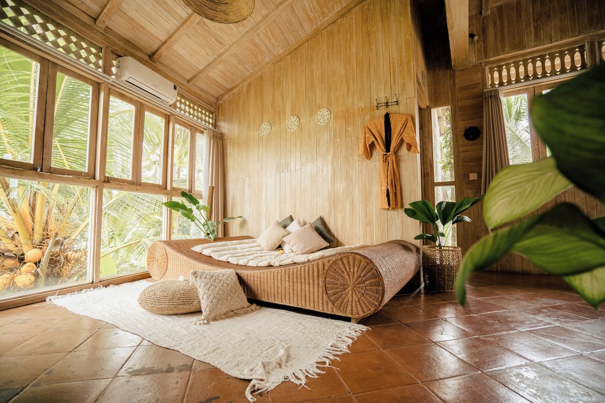 Quarto luxo | Roupas de cama premium, frigobar (abastecido com itens grátis)