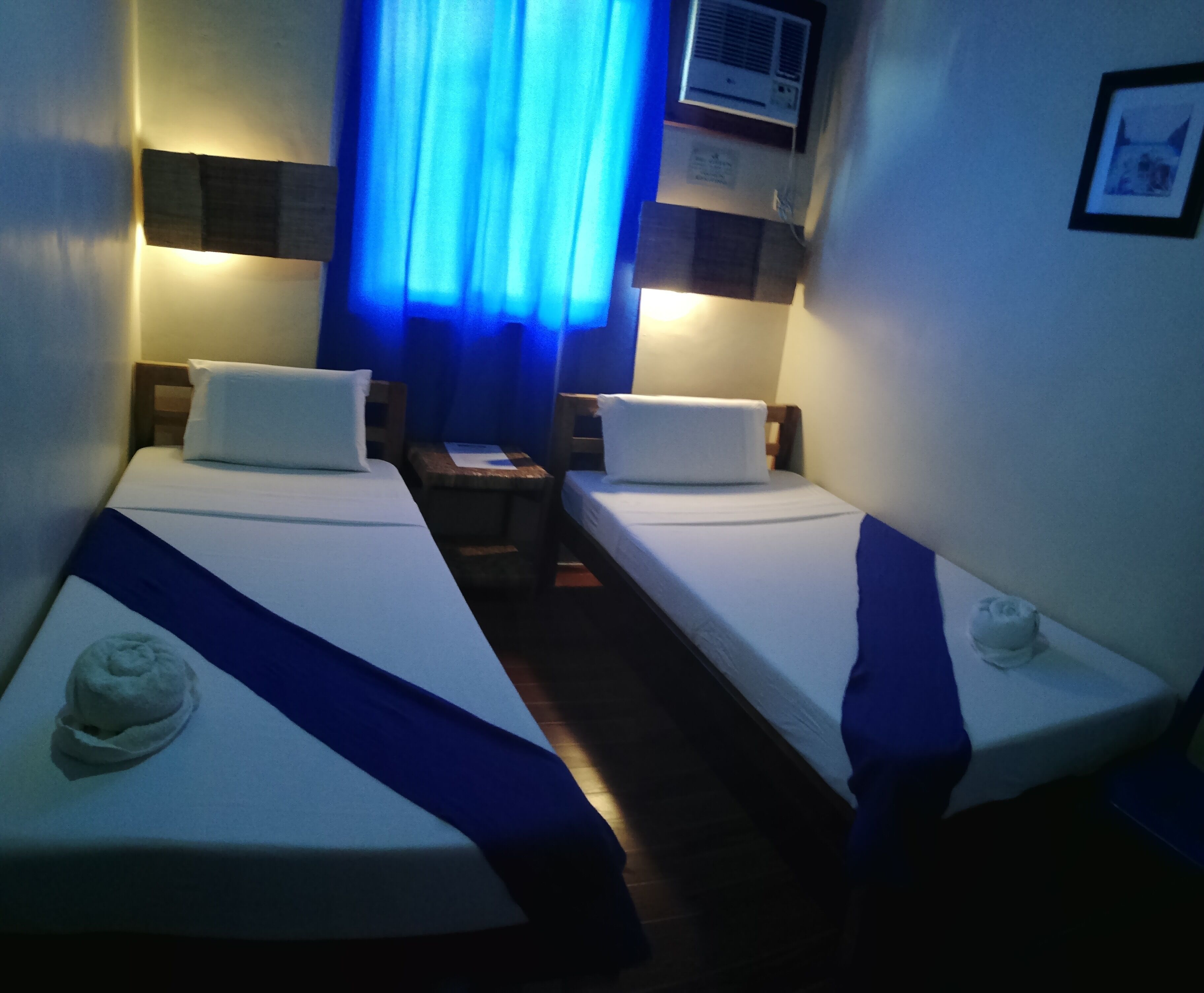 Cortinas blackout, camas plegables/adicionales y ropa de cama 