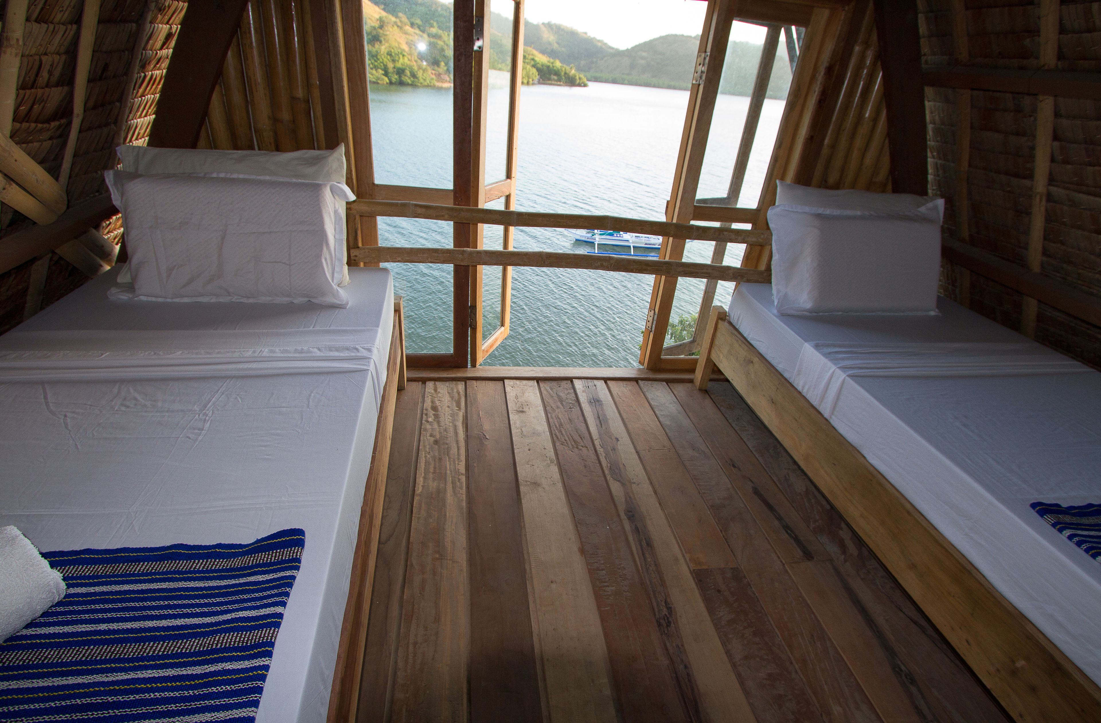 Standard Twin Room, Sea View | Desk, blackout drapes, soundproofing, bed sheets