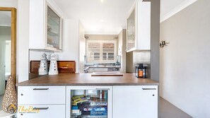 Fridge, microwave, oven, stovetop - Bay Village No.7 Shoal Bay - Opposite Shoal Bay Beach (SHOAL BAY)