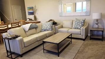 Fernseher, Kamin, Tischtennisplatte