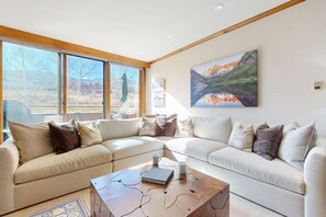 تلفزيون، مدفأة، تنس طاولة