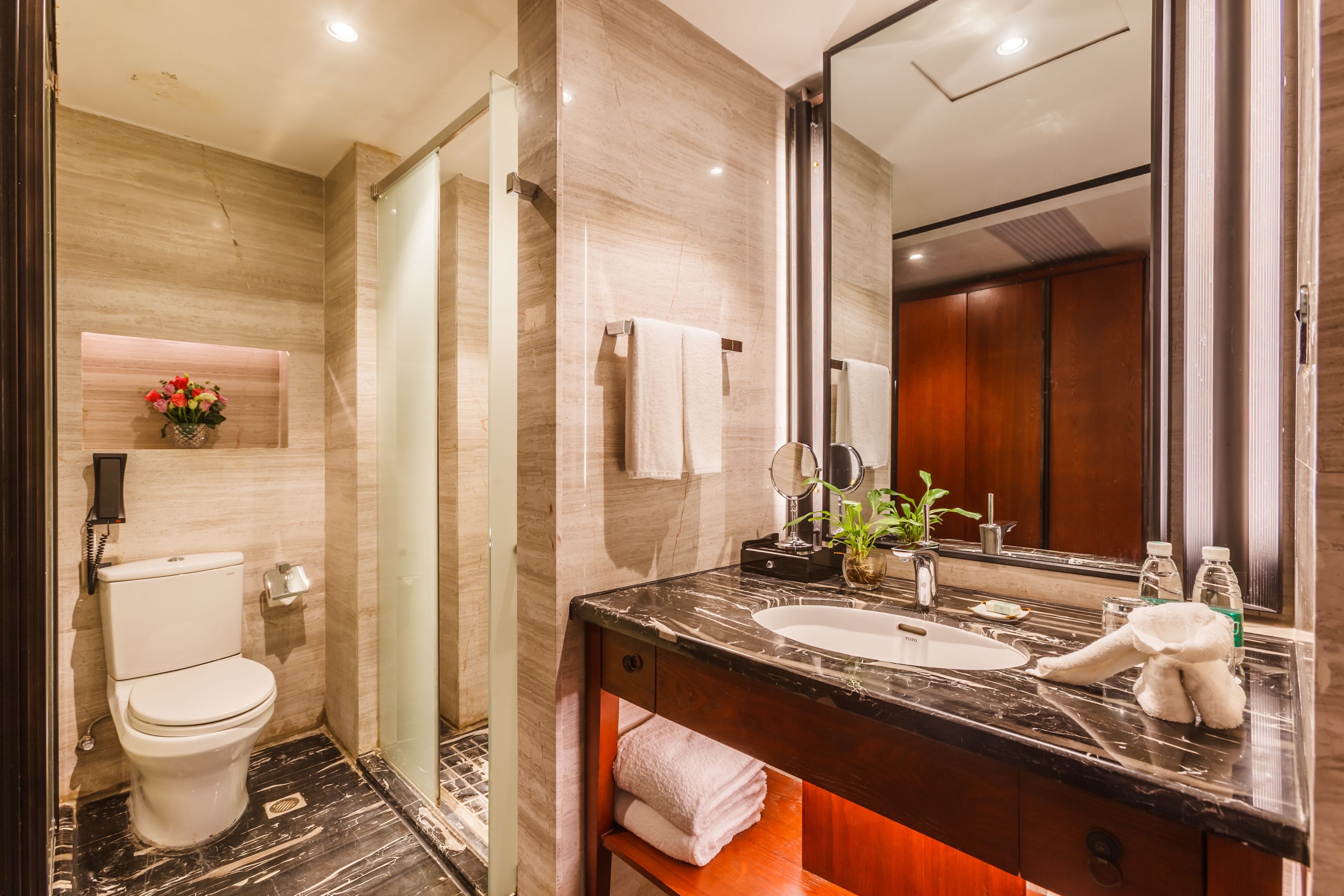 deluxe twin room | bathroom | free toiletries, hair dryer, bathrobes, slippers