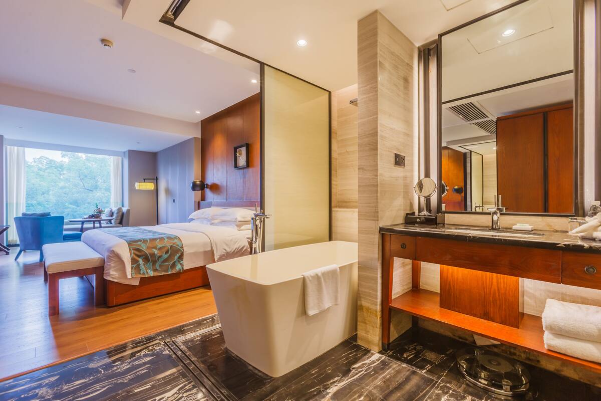 Deluxe Double Room | Premium bedding, minibar, in-room safe, desk