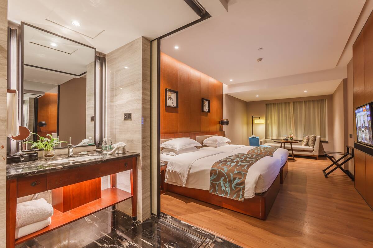 Deluxe Twin Room | Premium bedding, minibar, in-room safe, desk