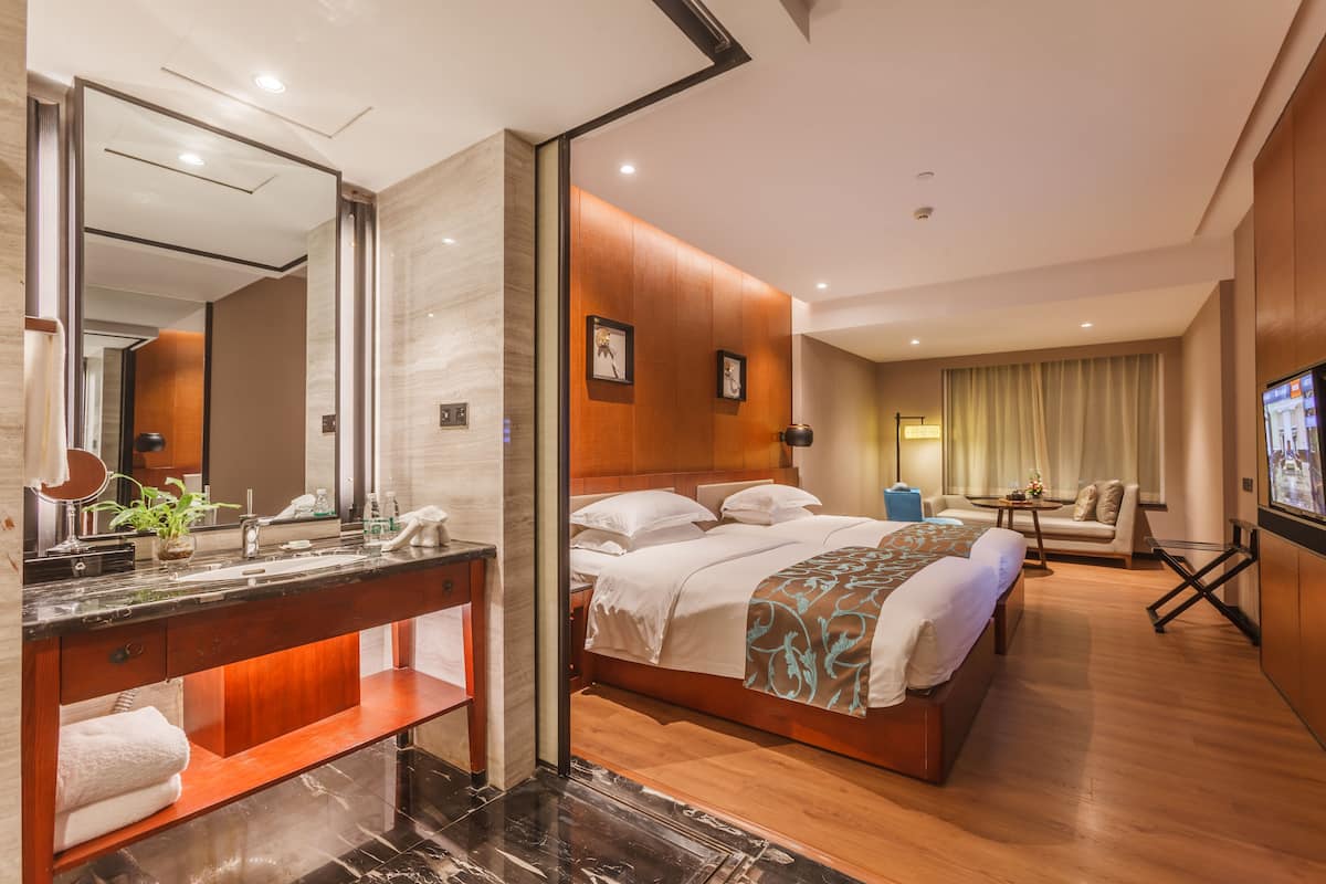 Deluxe Twin Room | Premium bedding, minibar, in-room safe, desk