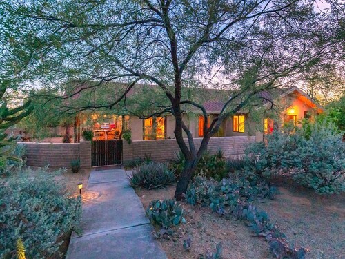 Hopdown, Southwest Design in Horse country w/guests house and pool