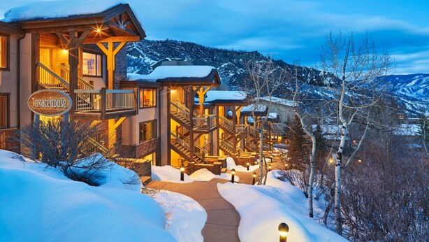 A multi-story hotel with a snow-covered exterior and a sign reading 'Terracehouse.' - Terracehouse 54 - Ski by Day, Soak by Night | Steps to Slopes & Hot Tub (Snowmass Village)