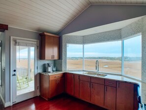 Casa, 4 habitaciones | Cocina privada | Refrigerador, horno, cafetera y tetera y tostadora 