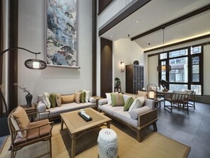 遮光カーテン、WiFi (無料)、ベッドシーツ