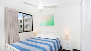 Unclassified image, 2 of 11, button - Mylos 19 (Maroochydore)