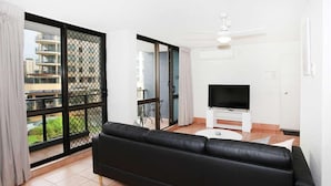 Unclassified image, 5 of 11, button - Mylos 19 (Maroochydore)