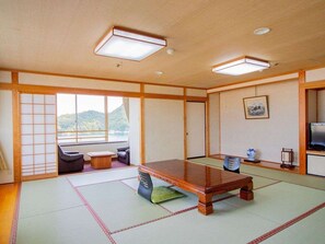In-room safe, desk, laptop workspace, iron/ironing board - Oki Plaza Hotel (Okinoshima)
