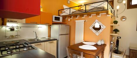 Microwave, dishwasher, coffee/tea maker, electric kettle