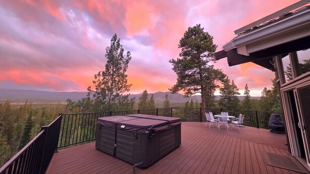A deck with a hot tub, outdoor seating, and a view of mountains. - WinterPark Chalet-3br/2ba. 2decks/hottub/mtn views. Skiing/Hiking/Biking nearby. (Tabernash)