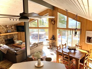 Smart TV, fireplace, books, stereo