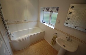 浴槽、ヘアドライヤー、タオル