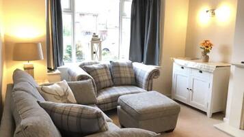 Smart TV, fireplace, DVD player