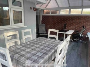 屋外ダイニングエリア