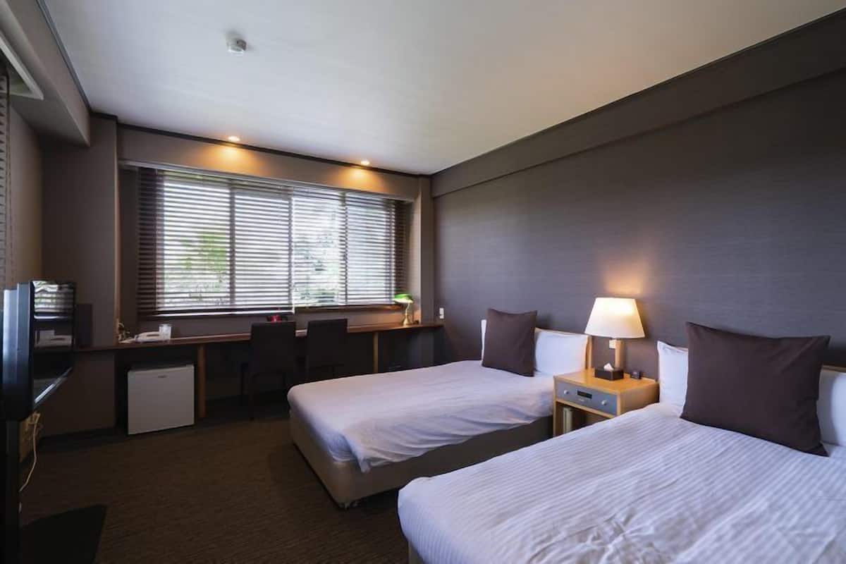 Twin Room | In-room safe, free WiFi, bed sheets