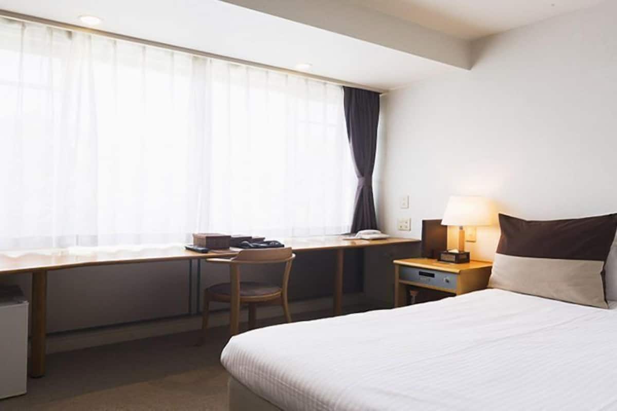 Single Room | In-room safe, free WiFi, bed sheets