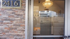 Property entrance - Kings Hotel Inc (Brooklyn)