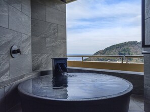 In-room safe, desk, free WiFi, bed sheets - Kamenoi Hotel Atami (Atami)