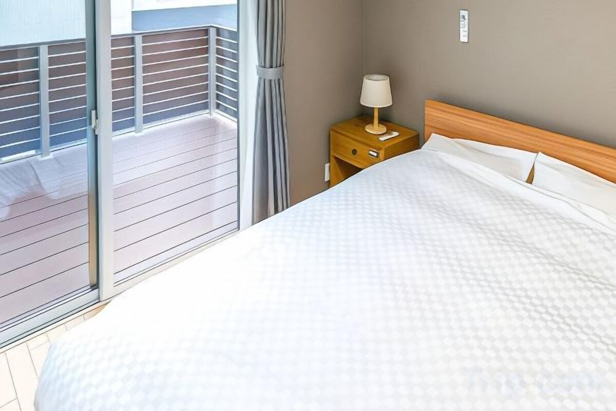 Desk, iron/ironing board, WiFi (free)