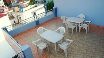Habitación individual Deluxe, 1 cama Queen size | Terraza o patio