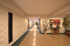 Elite Room, 1 King Bed, Garden View | Balcony view