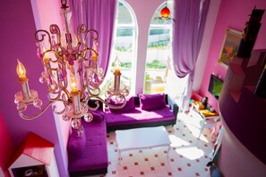 Individually decorated, desk, blackout drapes, soundproofing - Castillo Kenting (Hengchun)