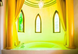 Deluxe Double Room | Individually decorated, desk, blackout drapes, soundproofing - Castillo Kenting (Hengchun)