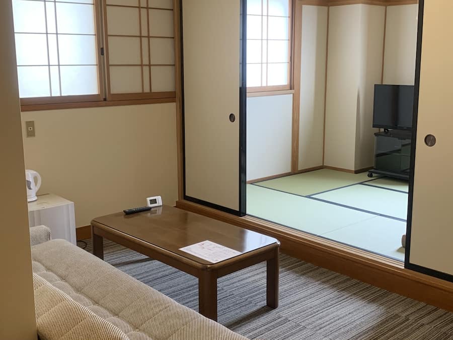 Traditionele kamer (Japanese Western Style) | Een bureau, gratis wifi, beddengoed