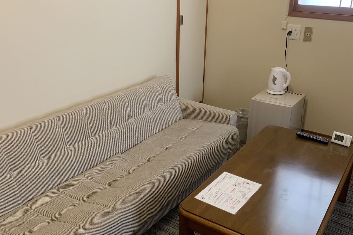 japanese western style room | desk, free wifi, bed sheets