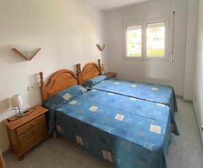 2 makuuhuonetta, silitysrauta/-lauta, ilmainen Wi-Fi