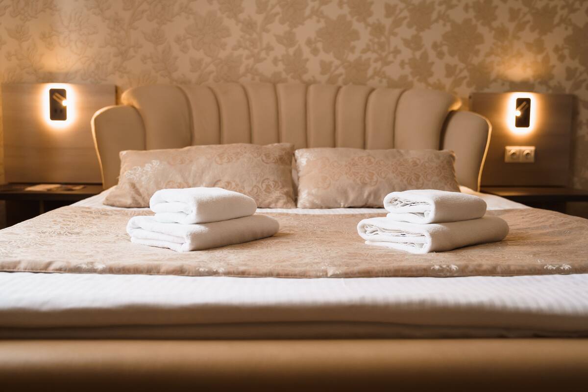 Habitación Deluxe | Ropa de cama hipoalergénica y espacio para trabajar con laptop