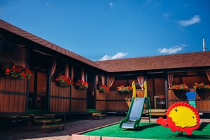 Children’s play area – outdoor