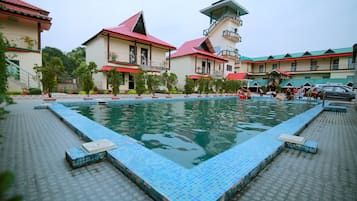 Indoor pool, outdoor pool