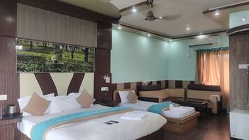 Family Room | 1 bedroom, premium bedding, soundproofing, iron/ironing board
