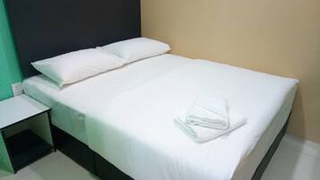 Premium bedding, desk, iron/ironing board, free WiFi