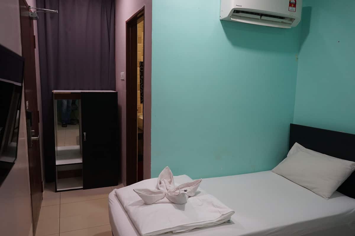 Kamar Triple Deluks | Seprai premium, meja kerja, setrika/meja setrika, dan Wi-Fi gratis