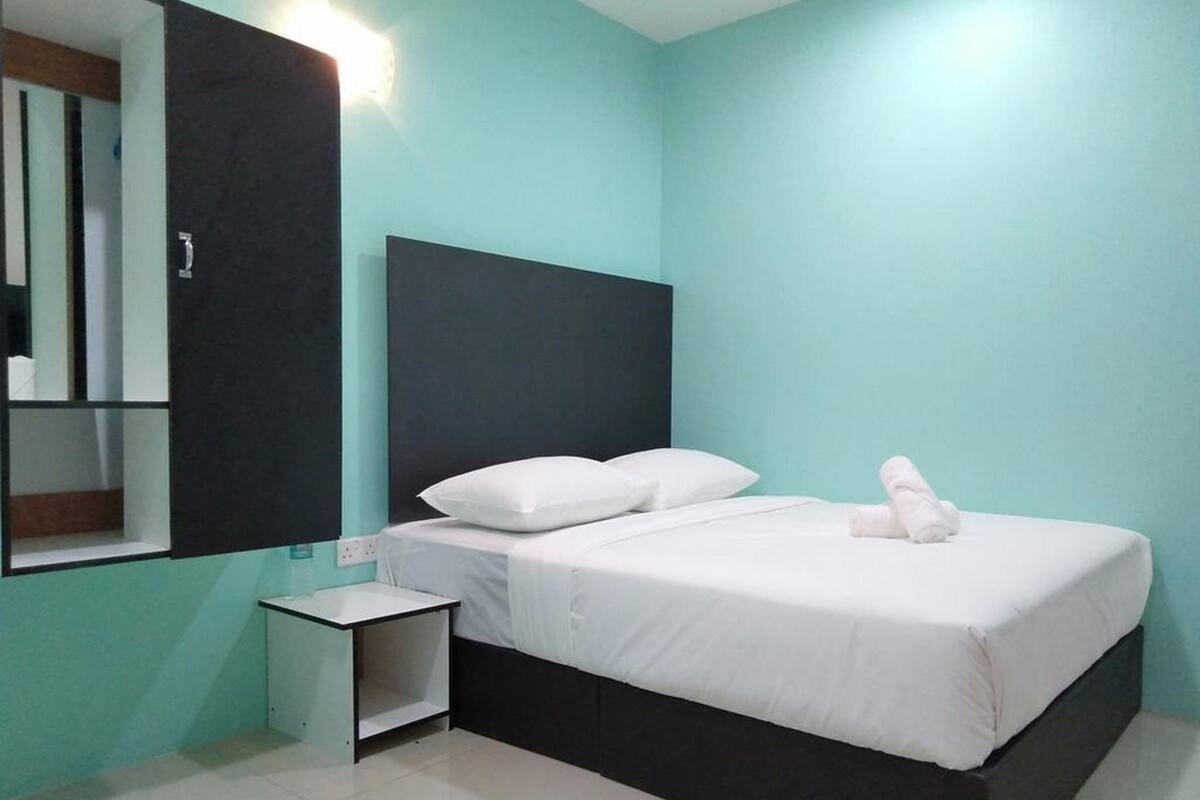 Seprai premium, meja kerja, setrika/meja setrika, dan Wi-Fi gratis