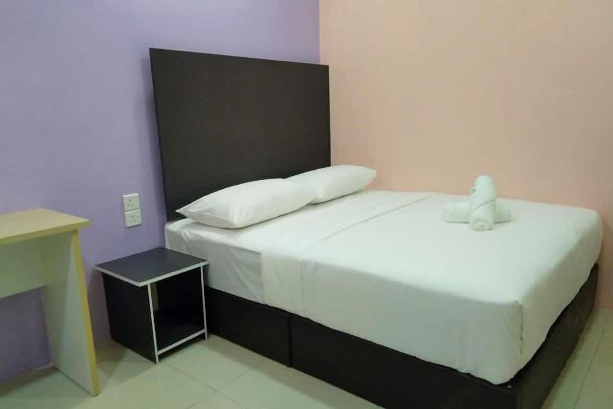 Roupas de cama premium, escrivaninha, ferros/tábuas de passar roupa