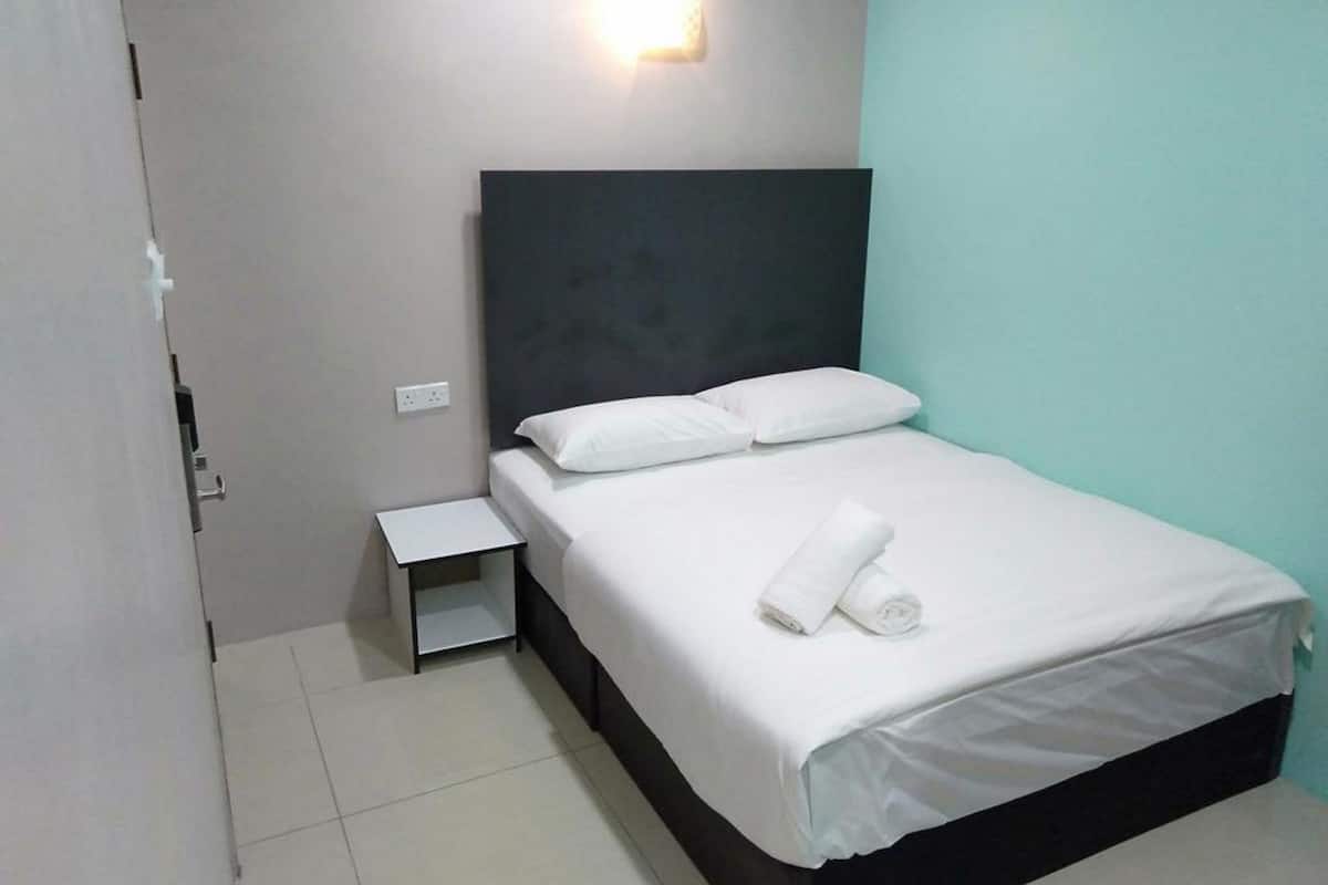 Kamar Standar, 1 Tempat Tidur Queen | Seprai premium, meja kerja, setrika/meja setrika, dan Wi-Fi gratis
