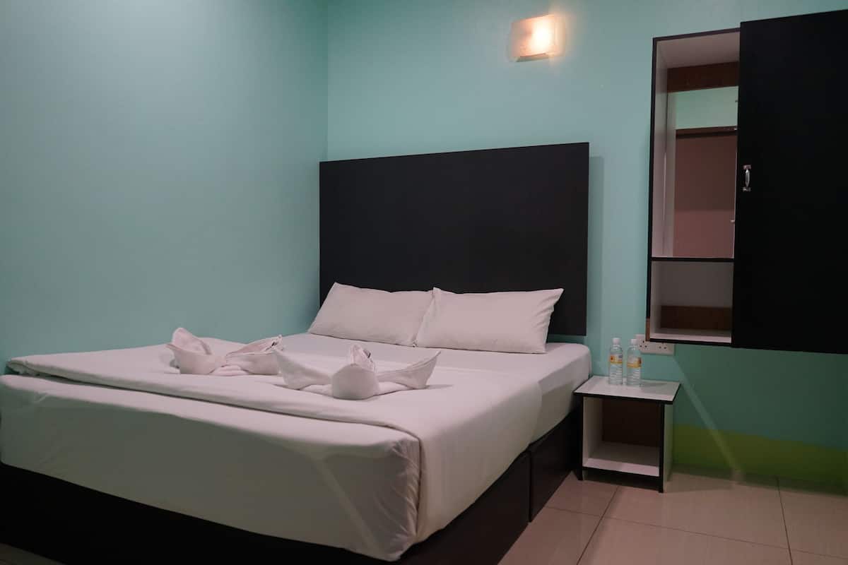 Kamar Deluks, 1 Tempat Tidur Queen | Seprai premium, meja kerja, setrika/meja setrika, dan Wi-Fi gratis