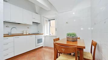 Apartment, 1 Bedroom | Private kitchen | Full-size fridge, microwave, oven, stovetop