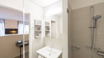 Haartrockner, Handtücher, Toilettenpapier