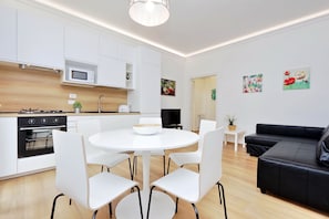 Apartment, 2 Bedrooms, City View | Private kitchen
