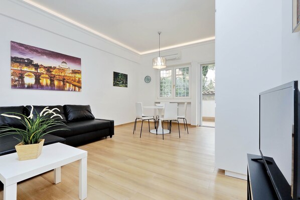 Apartment, 2 Bedrooms, City View | Living area